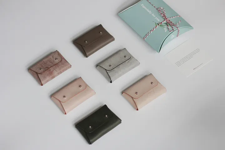 Christmas Gift Vegetable Tanned Leather Cardholder Gift Box product image (2)