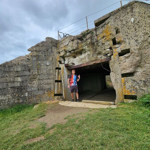 Bunker hunting in Normandy @ Omaha Beach 🇫🇷🇺🇸
#omahabeach #omahabeachnormandy #dday #ddaylandings #ddayhistory #s34ntravels #...