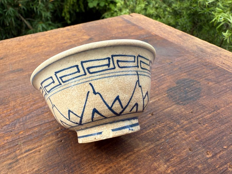 🎎 Hand-Painted Guinomi Sake Cup with Foot Chips – Showa Era – Japan Antique Roadshow product image (4)