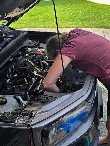 Teamwork makes the dream work! Doing a little EVAP purge system replacement on Chaka!

#teamwork #bronco #maintenance #cel #s...