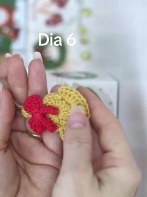 La sorpresa del día 6, esto ha sido toda una aventura, y ahora les hablo del proceso de diseñar grabar y compartirles un diseño nuevo cada día, y si, cometí error en las cajitas 🫣, pero hoy este diseño fue la sorpresa del día, aún está a tiempo de decorar su arbolito con estas miniaturas cada mañana