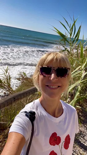 Papavero/Coquelicot/Poppy T-shirt 

#poppy #coquelicot  #papavero #handpainteddesign #organiccotton #originalstreetwear #kiss...