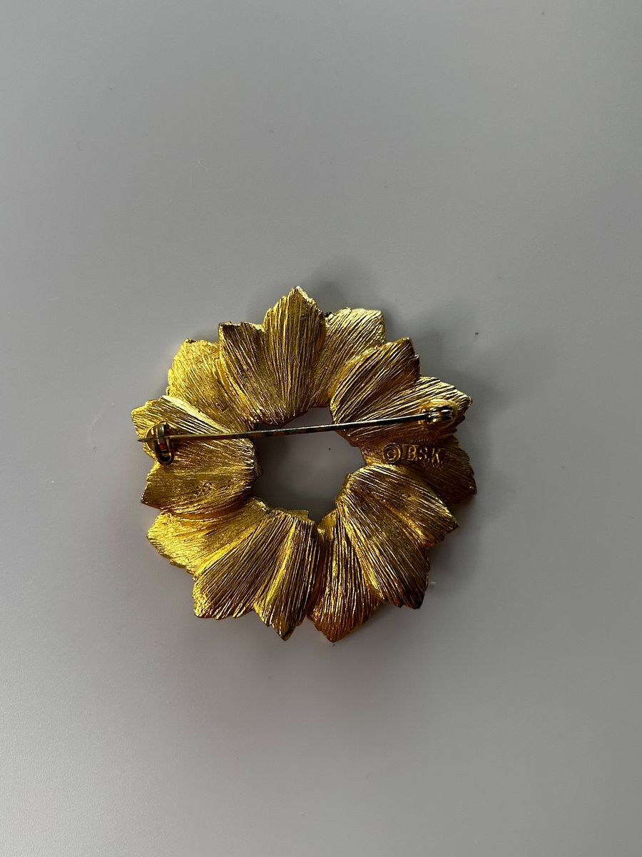 Vintage BSK Gold Tone Leaf Wreath AB Red Rhinestones Brooch product image (3)