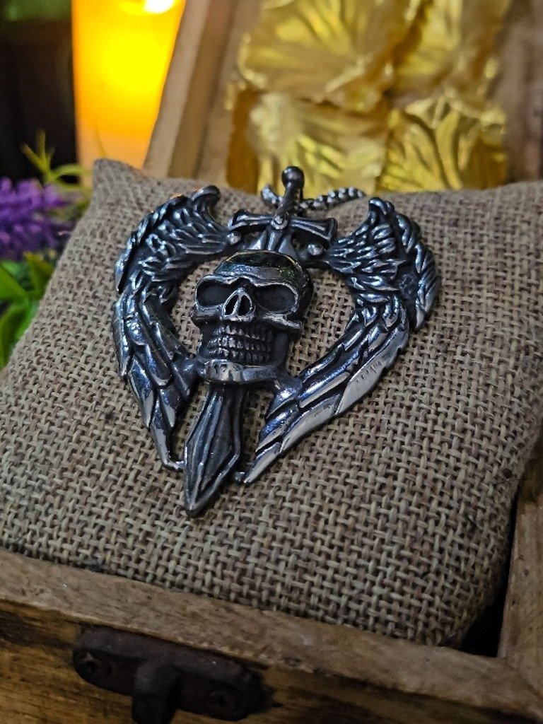 The Armored Kingdom Skullblade of Valor Necklace-with Winged Sword and Skull Design product image (3)