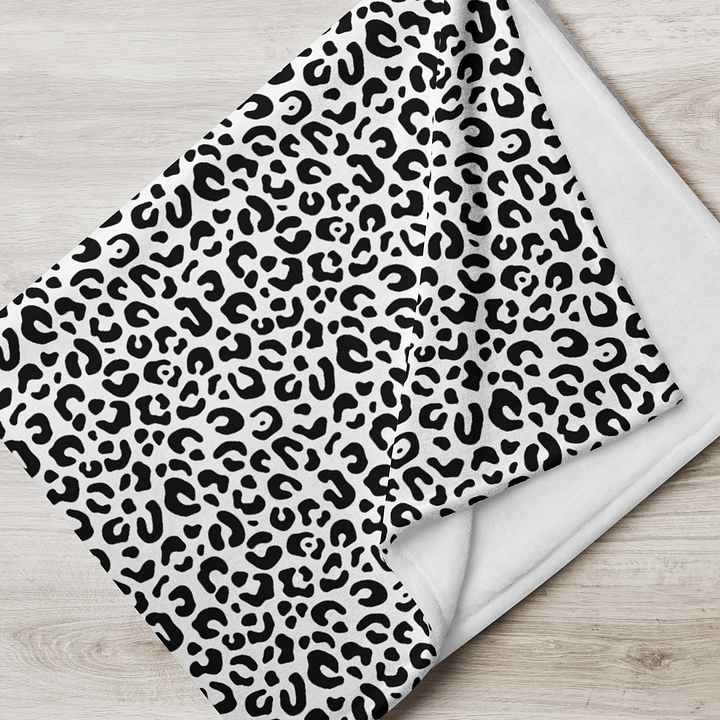 Cozy Monochrome Leopard Print Throw Blanket for Home Decor product image (7)