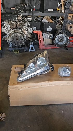 A short before and after of clear coated is250 headlights

#coollex #is250 #headlights