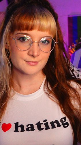 And that, my friends, is why I’m gay. #gamergirl #gaming #egirl #twitchstreamer #gamer #explore #tinder #dating