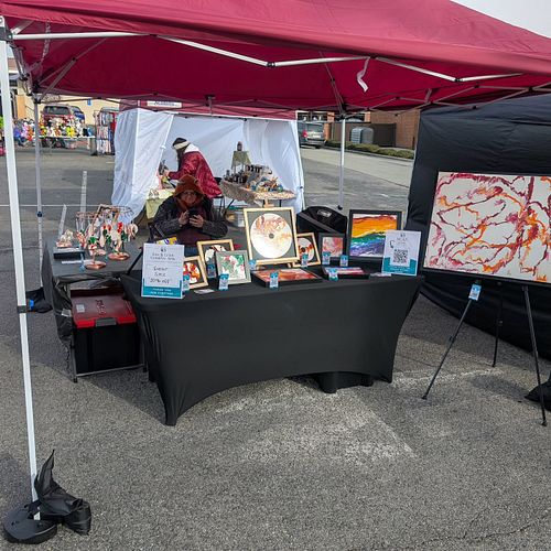 Come see us at the craft market behind Sheetz in Fairlawn until 3pm! #shopsmall #acrilicpainting #acrylicart