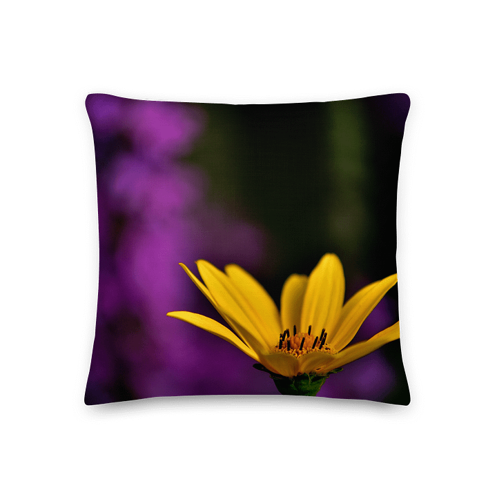 Premium-Kissen - leuchtend gelbe Blüte vor violettem Hintergrund product image (2)