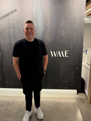 Just left the @wme offices in Nashville as the newest addition to their comedy roster!!! 😤😤😤

Signing with an agency opens so...