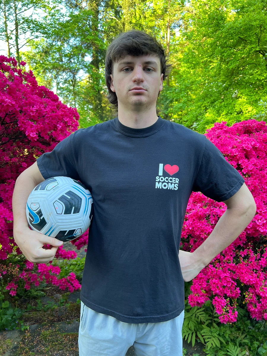 I ❤️ Soccer Moms Tee product image (5)
