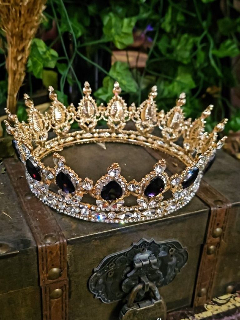 The Armored Kingdom Dark Purple Crown (Gold) product image (3)