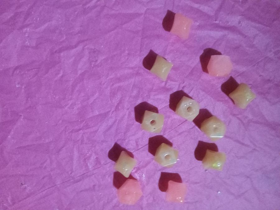 Mini Diamond-Shaped Resin Craft Beads product image (2)