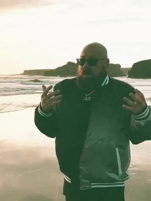 You feel like an ocean I try not to panic….waves in the distance leaving me manic. #RaspberrySky #rnb #lavenderfeels #RnBSoul #inyoureyes