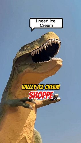 🥵 With temperatures rising, having an ice cream 🍦 is a mandatory stop in #Drumheller, and even better if you stop by @valleyi...