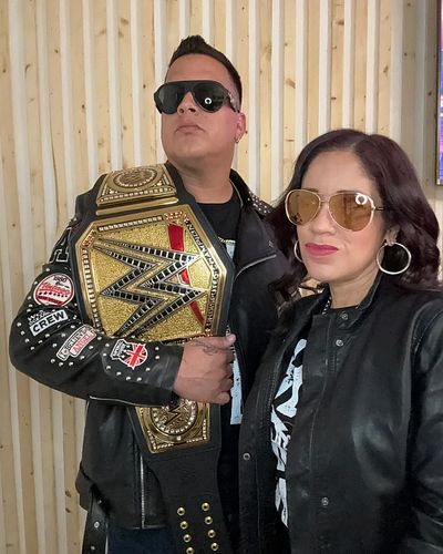 Someone tell @romanreigns I’m pulling up to the #RoyalRumble @wwe  we in the building 🙌🏽