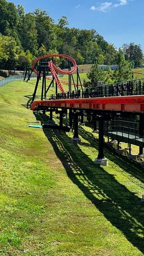 Big Bear Mountain is the longest coaster at Dollywood in Pigeon Forge, Tennessee! 🐻 0-10 what would you rate this roller coas...