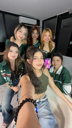 'Hand In Hand' and its official performance video is OUT NOWWWWW!

LINK IN BIO!

#FINIX #JuanHand #FINIXxJuanHand #HandInHand...