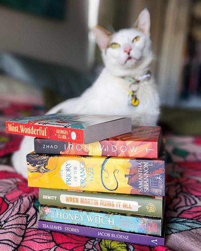 🌈HAPPY PRIDE MONTH!🌈

Queer representation should be celebrated year round, but especially in the month of June. We love read...