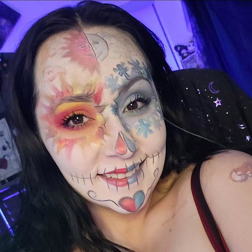 #díadelosmuertos makeup was fun! Chat inspired me to try a Frost and Fire look. ❤️‍🔥💙

#twitch #varietystreamer #makeupchalle...
