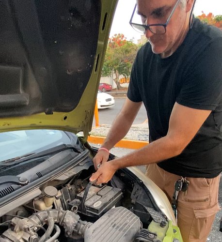 Changing the battery on Letti’s car to help her keep helping others.

#chicathedoberman #amplifythegood #alittlelovegoesalongway