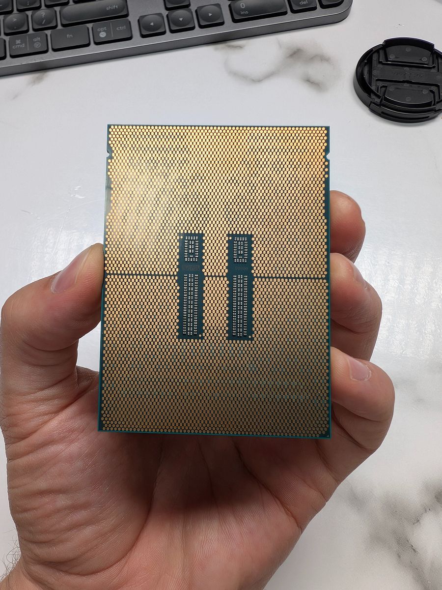 Intel Xeon W9 3475x [36-core] product image (5)