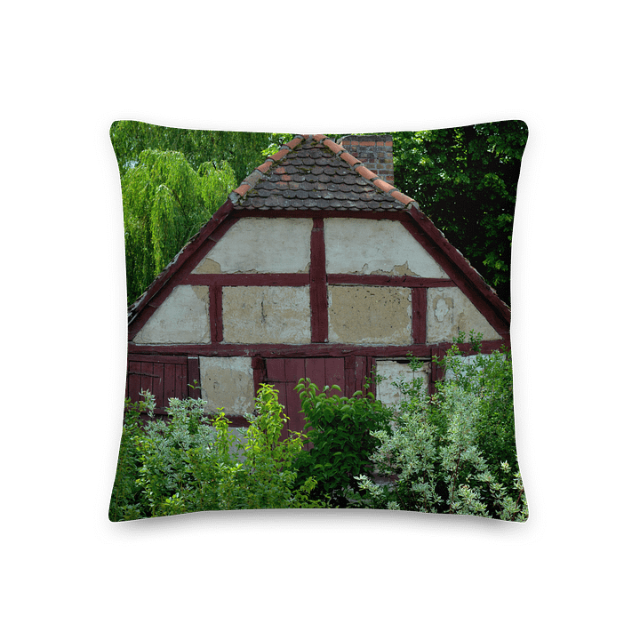 Premium-Kissen - Lehmhütte versinkt im romantischen Bauerngarten product image (2)