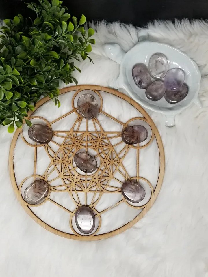 Amethyst Palm Stone – Peace • Intuition • Emotional Healing – Meditation Crystal product image (2)