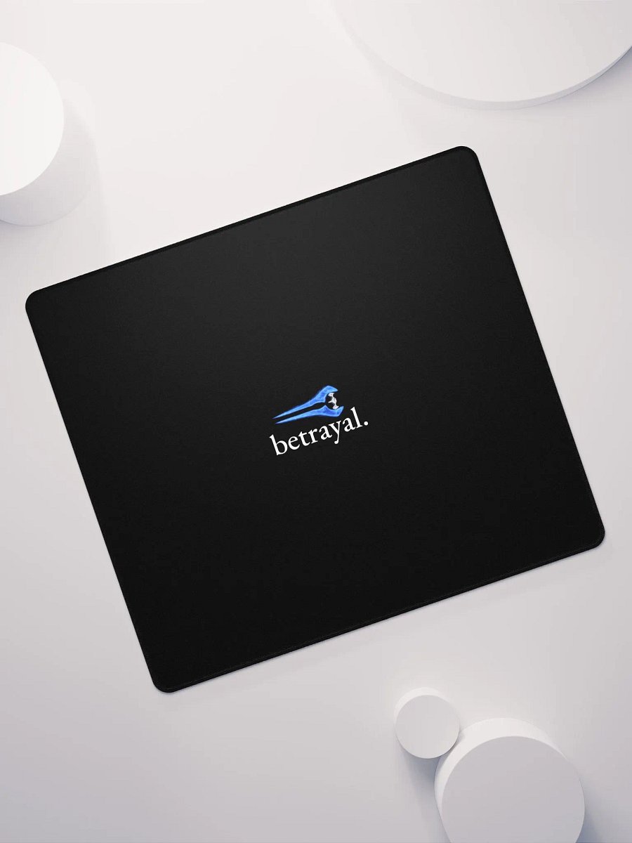 Betrayal Gaming Mouse Mat - Halo-Inspired Desk Accessory product image (11)
