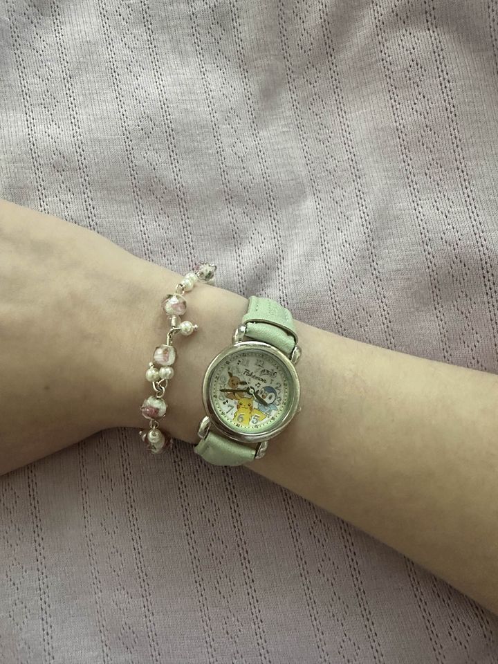 Dainty floral and pearl bracelet - Handmade product image (2)