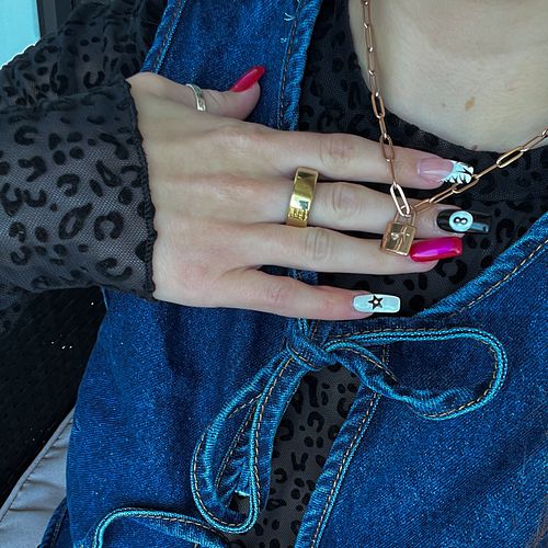 Obsessing over my new pieces from @mylittlenecklace 🤍✨ #jewelry #mylittlenecklace