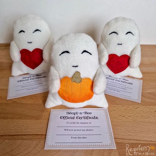 It's officially Spooky Season 👻  Pumpkin Boos are ready to go to their new homes this fall 🍂 

#spookyseason #spookyboo #ghos...