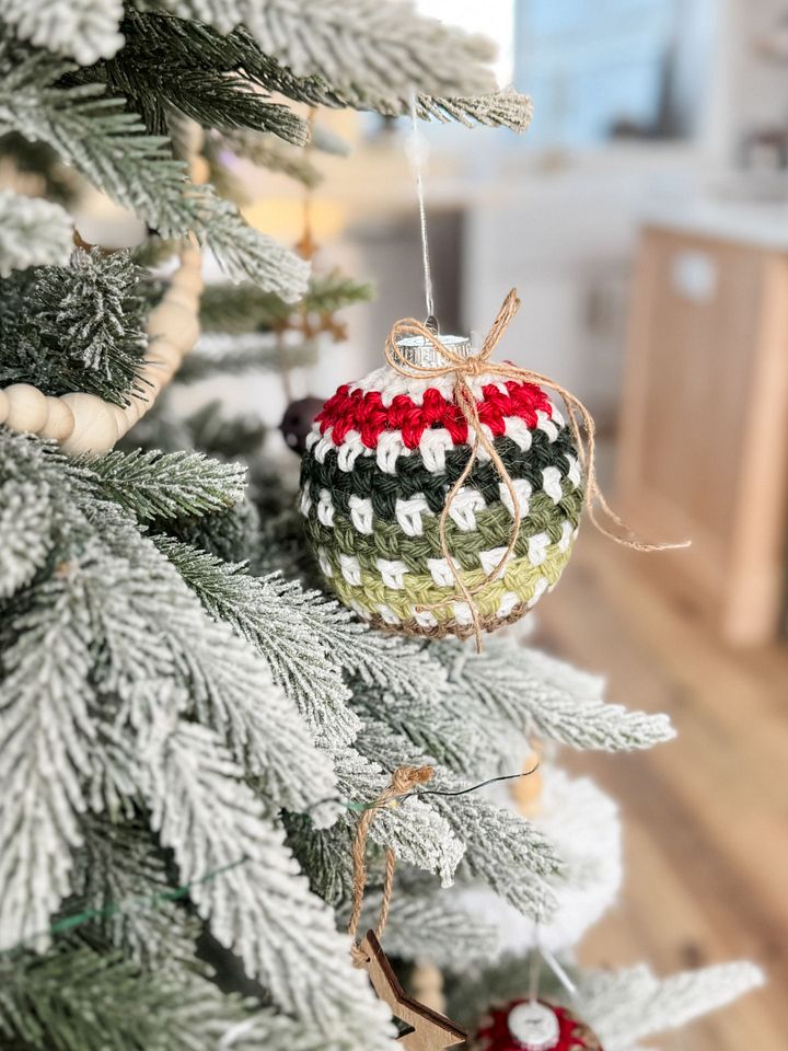 Holiday Weave Bauble Crochet Pattern product image (2)