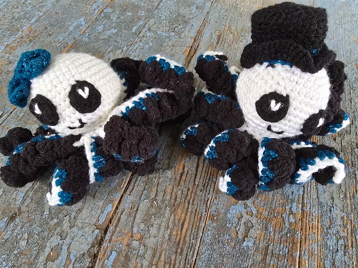 Dressed up Octopus couple Plushies 🐑 product image (1)