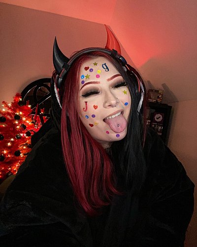 🔴 I’m LIVE on Twitch 🔴

Continuing Sticker Madness today. 🎁

✨1 sub = sticker on my face
✨5 subs = “letter” sticker of your c...