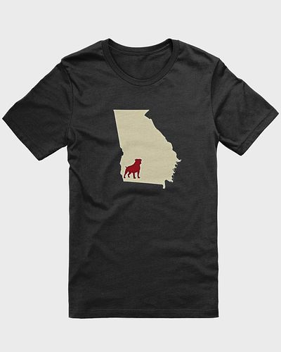 🌟 Show your pride for the Georgia Bulldogs with our Retro Vintage T-Shirt! 🐾 Whether you're cheering from the stands or loung...