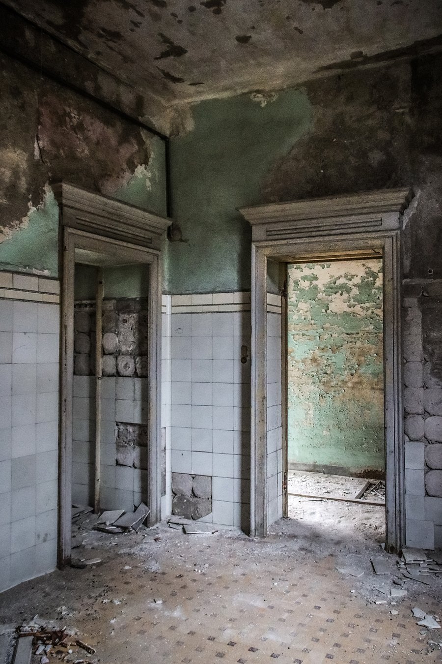 Fading Walls – The Forgotten Rooms of an Abandoned Collegio-Urbex Italy product image (1)