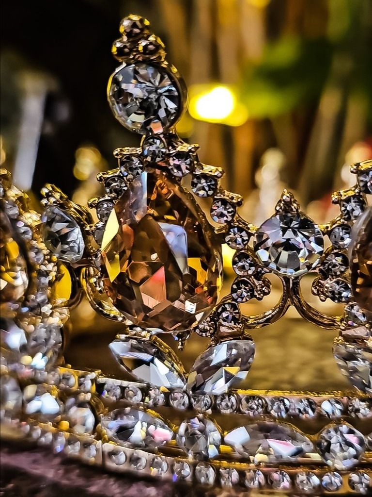 The Armored Kingdom Crystallized Honey Crown (Gold) product image (5)