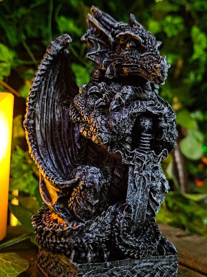 The Armored Kingdom Draconian Sword Guardian of the Realm Dragon Statue product image (1)
