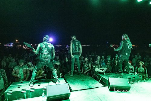 Riders on the storm 🤘🔥.
📸 @thomaskernsphoto 
#wastelandweekend @wastelandweekend 

#fleischkrieg #industrialmetal #cyberpunk ...