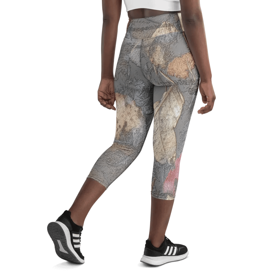 Yoga Capri Leggings - MossyOak - It Happennnns Camo product image (8)