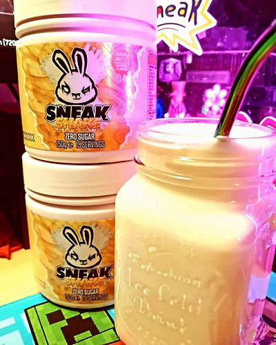 SNEAK's Banana Waffle milkshake just hits different! 🍌 🧇
