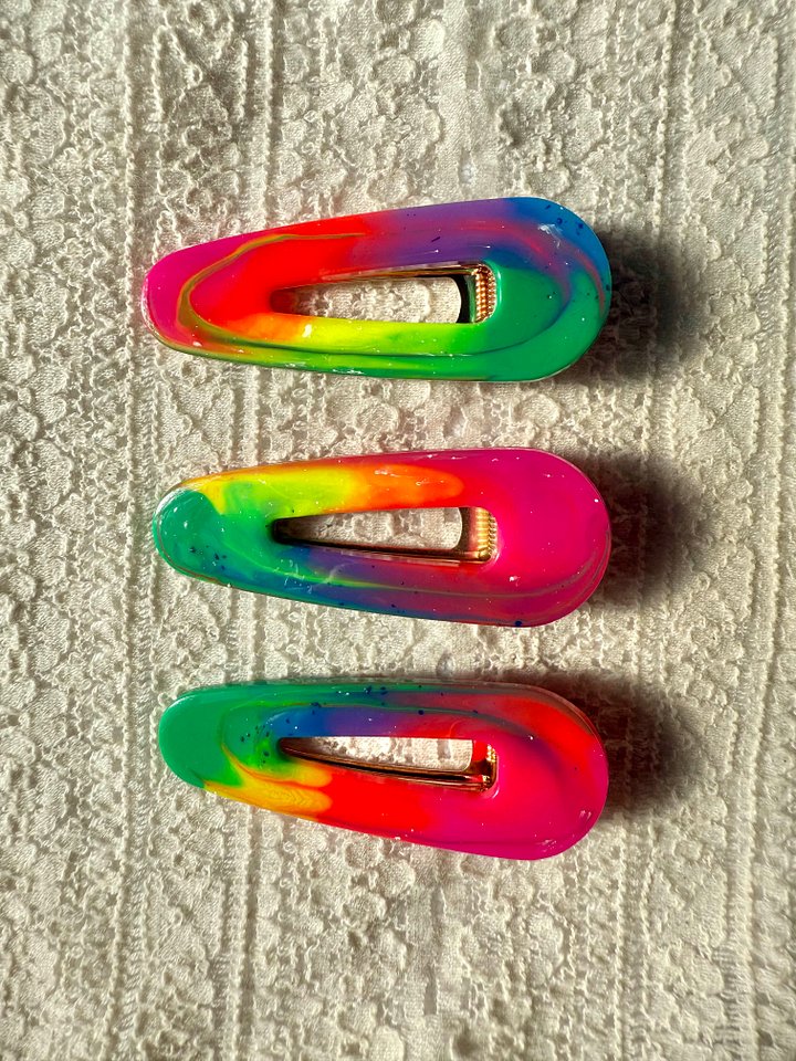 Tear-Shaped Resin Hair Clips product image (1)