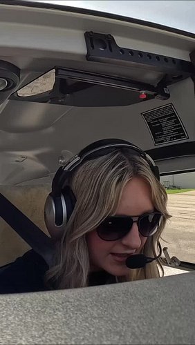 Learning How to Taxi at David Wayne Hooks Memorial Airport!! #aviation #pilot #travel #femalepilot