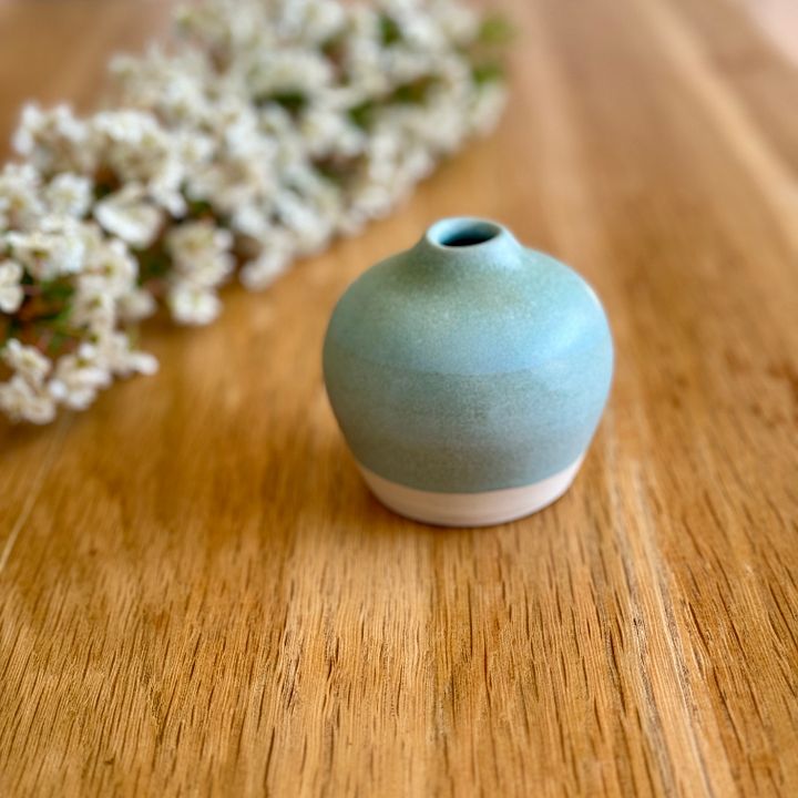 Bud vase product image (1)