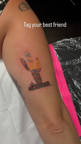 When your client brings their bestie and leaves with matching vibes 💘🎨
Color tattoos + best friends = my favorite combo 😂✨
Ta...
