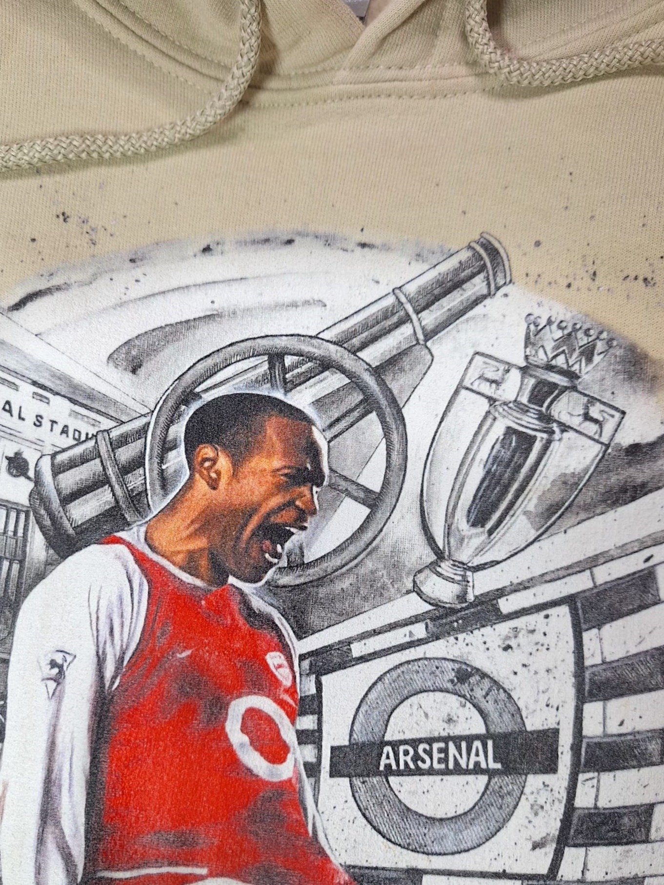 Thierry Henry Arsenal Hoodie – Front Print Football Artwork & Sleeve Logo (Podcast Exclusive) product image (9)