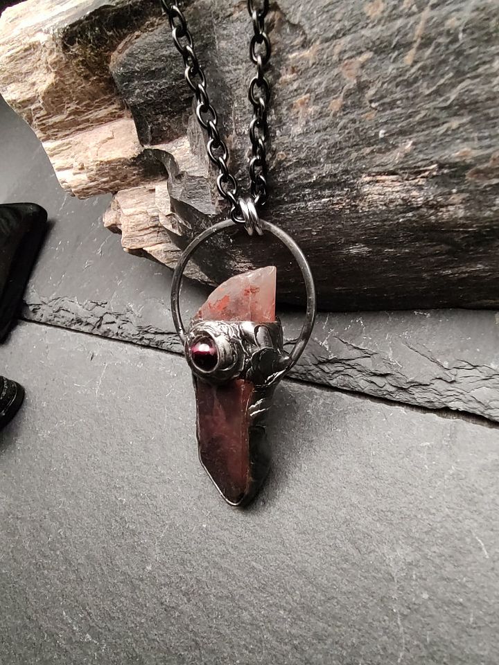 Sorcery Talisman - Red Spire Talisman product image (2)