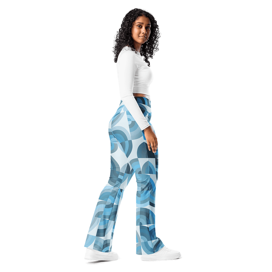 Symmetric Sky Flare Leggings product image (4)