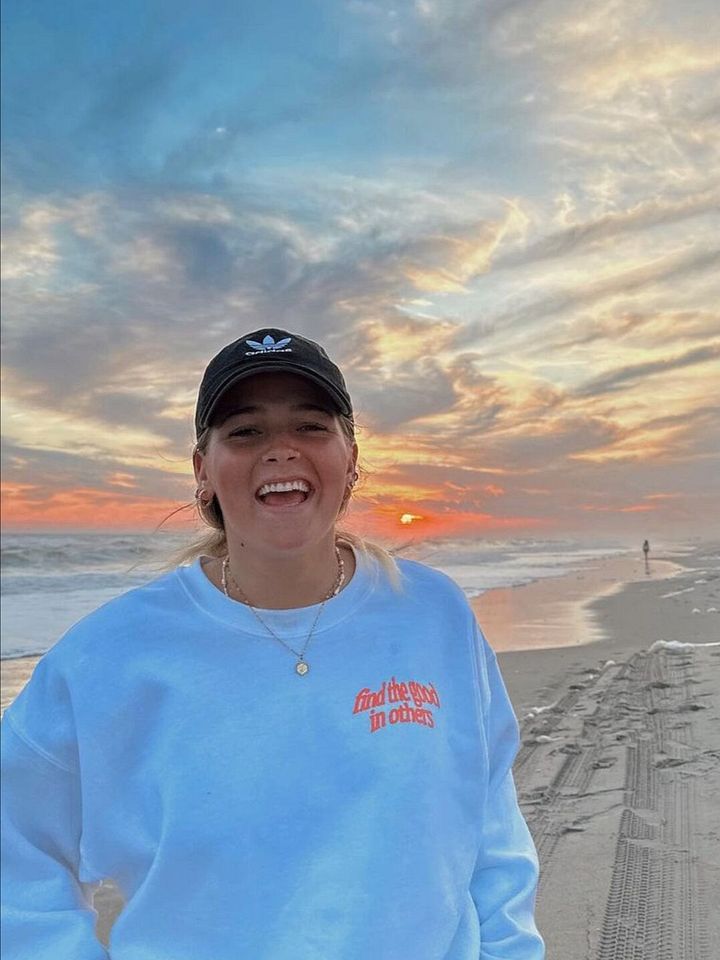Find the good in others Sweatshirt product image (8)
